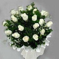 sessizliin bittii anlarn iekleri beyaz gllerden buket iei